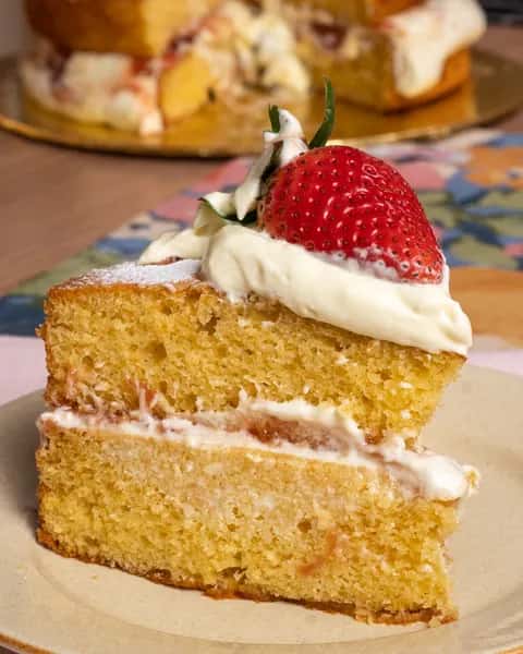 Resepi Victoria Sandwich Cake: Lembut & Gebu