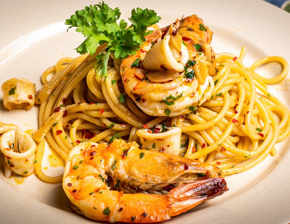 Spaghetti Aglio Olio dengan Seafood
